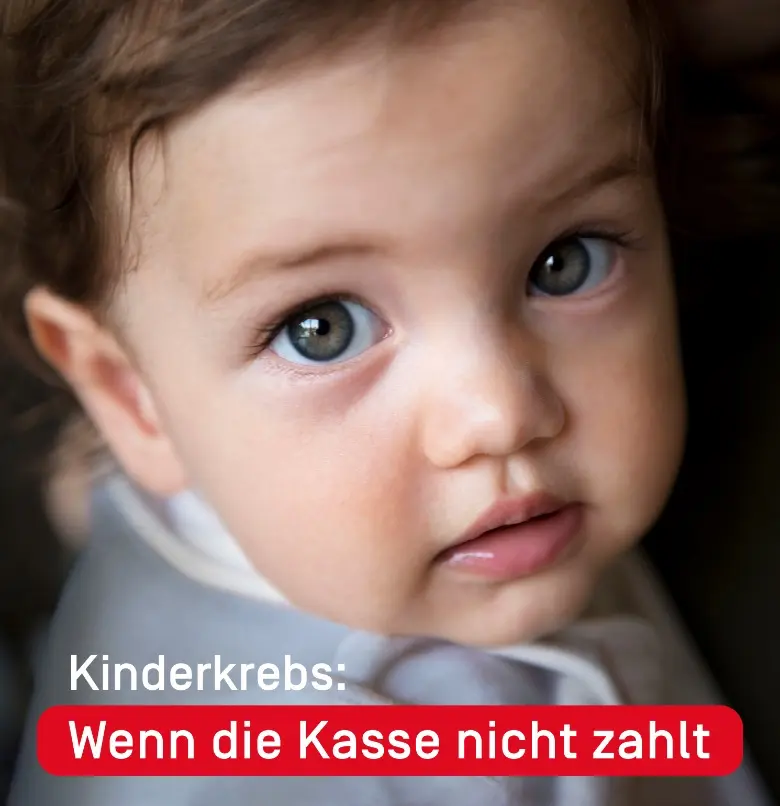 kind-baby-grosse-augen-schaut-in-kamera-kinderkrebs-wenn-die-kasse-nicht-zahlt