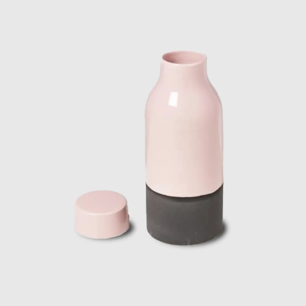 karaffe-rosa-schwarz-deckel-keramik