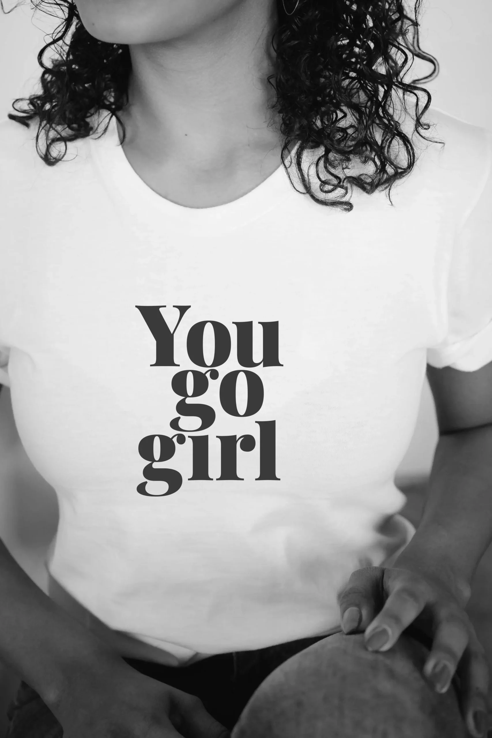 t-shirt-weiss-schwarze-schrift-you-go-girl-frau-naegel