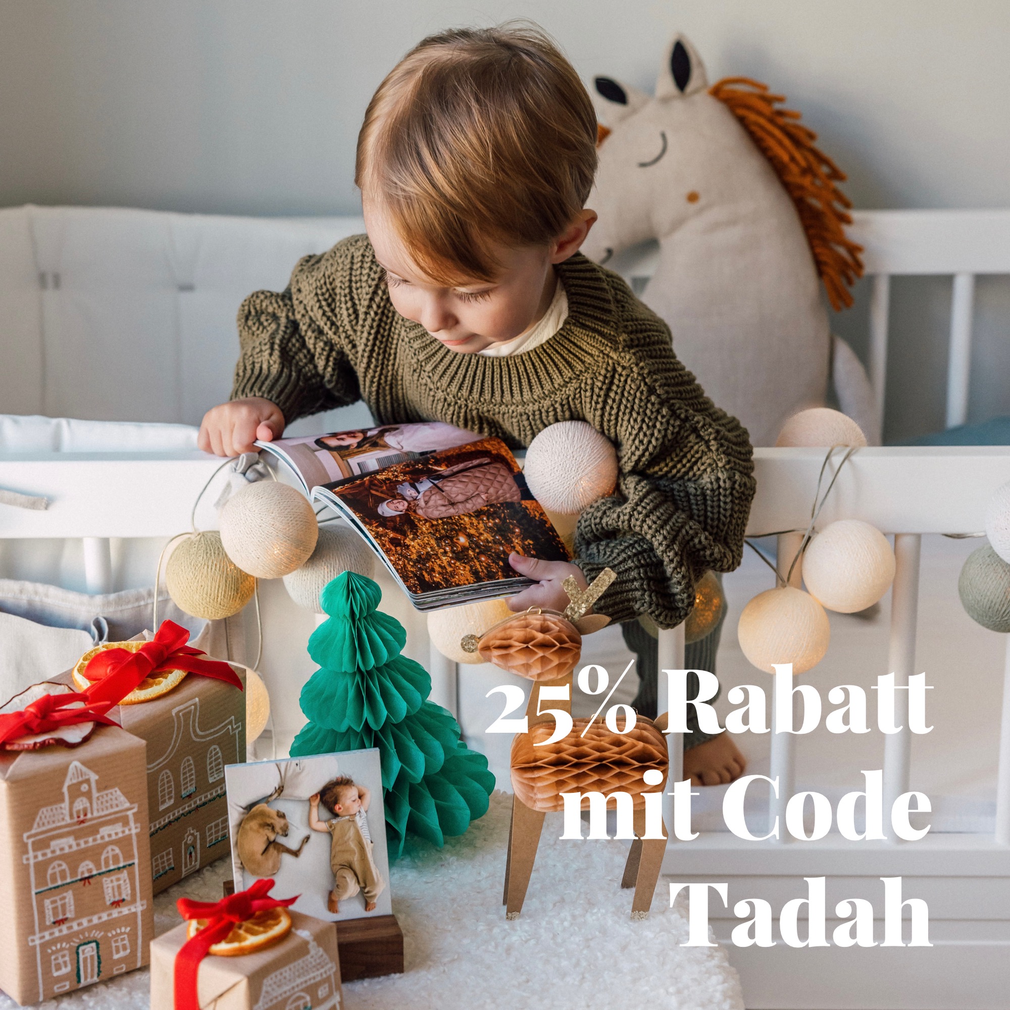 kind-spielen-fotobuch-kinderbett-rabatt