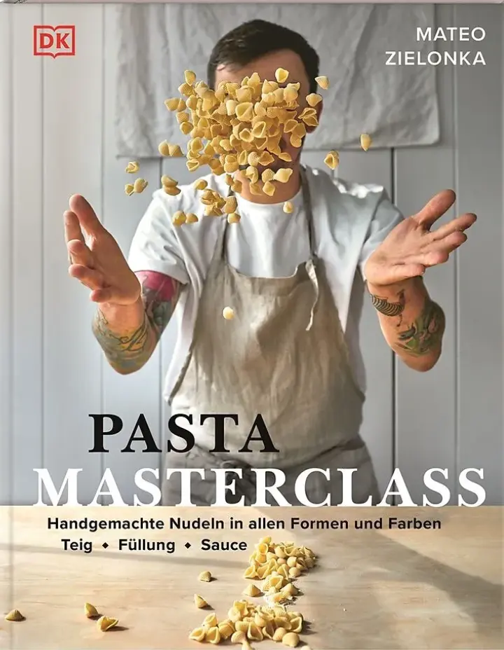 pasta-masterclass-mann-pasta-in-luft-werfen